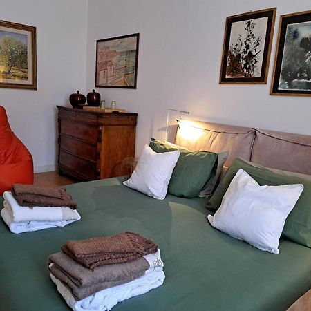 Casa Mari - Free Secure Parking, Breakfast, Private Bathroom, Wifi, Garden, Aircon, 3 Min Walk To Metro And Train Station Милан Экстерьер фото