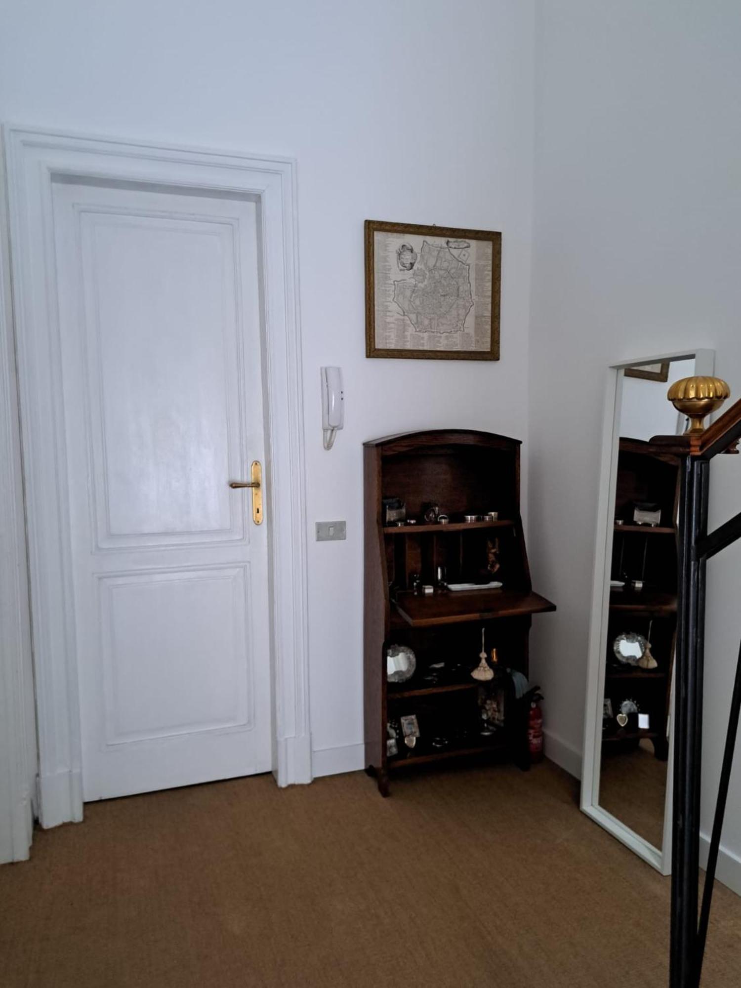 Casa Mari - Free Secure Parking, Breakfast, Private Bathroom, Wifi, Garden, Aircon, 3 Min Walk To Metro And Train Station Милан Экстерьер фото